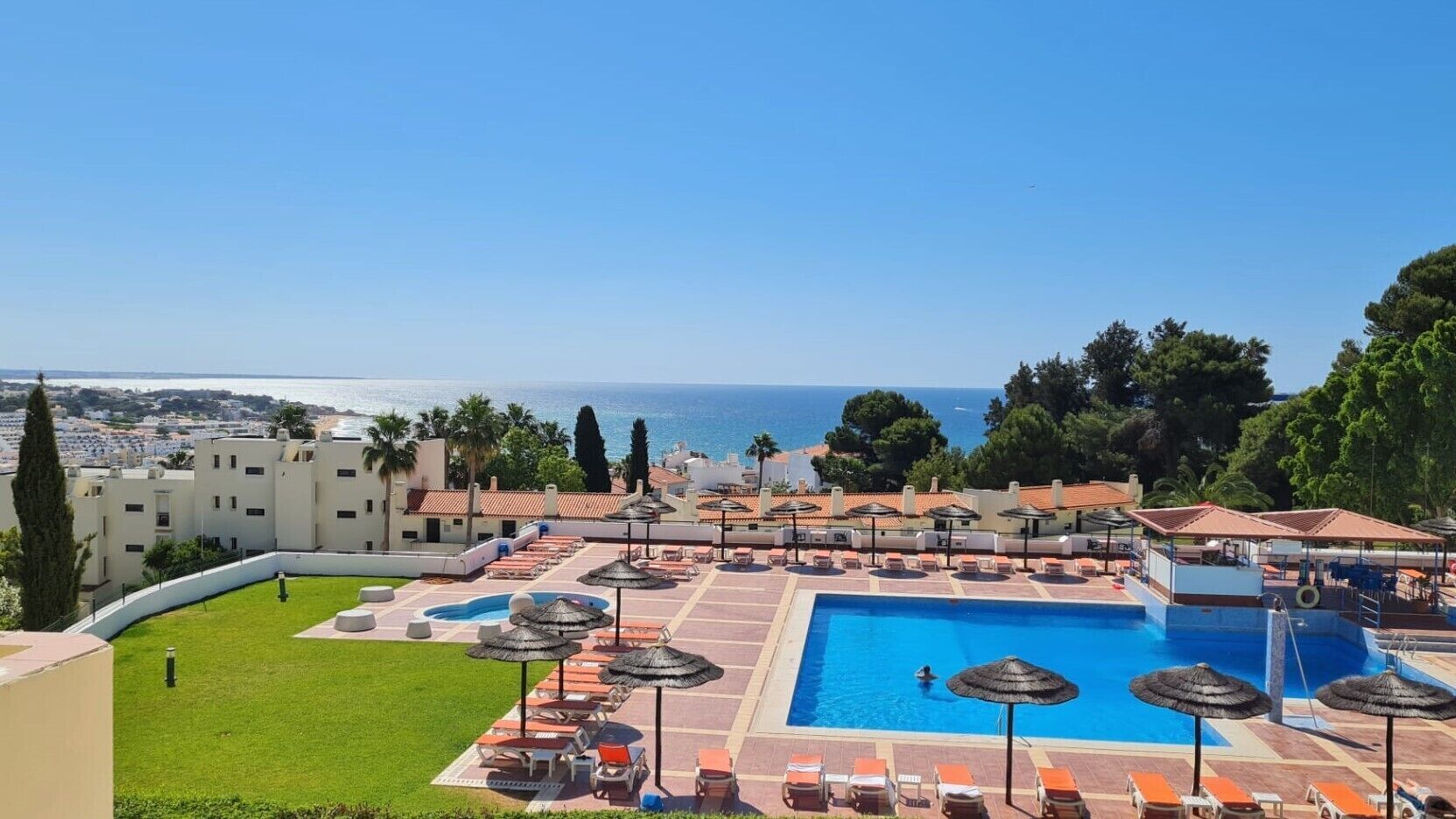 حمّام سباحة خارجي