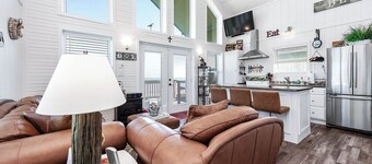 Beautiful Beachfront Home with Amazing Views, Steps to Beach