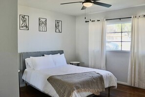 3 chambres, bureau, fer et planche à repasser, Wi-Fi gratuit