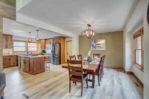 Fridge, microwave, oven, stovetop - Modern + Spacious Mountain Cabin with XL Hot Tub located in the Rocky Mountains (Bailey)