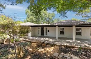 Exterior - Large home centrally located with pool and games room. (Irving)