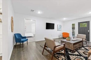 4 bedrooms, iron/ironing board, free WiFi, bed sheets - Large home centrally located with pool and games room. (Irving)