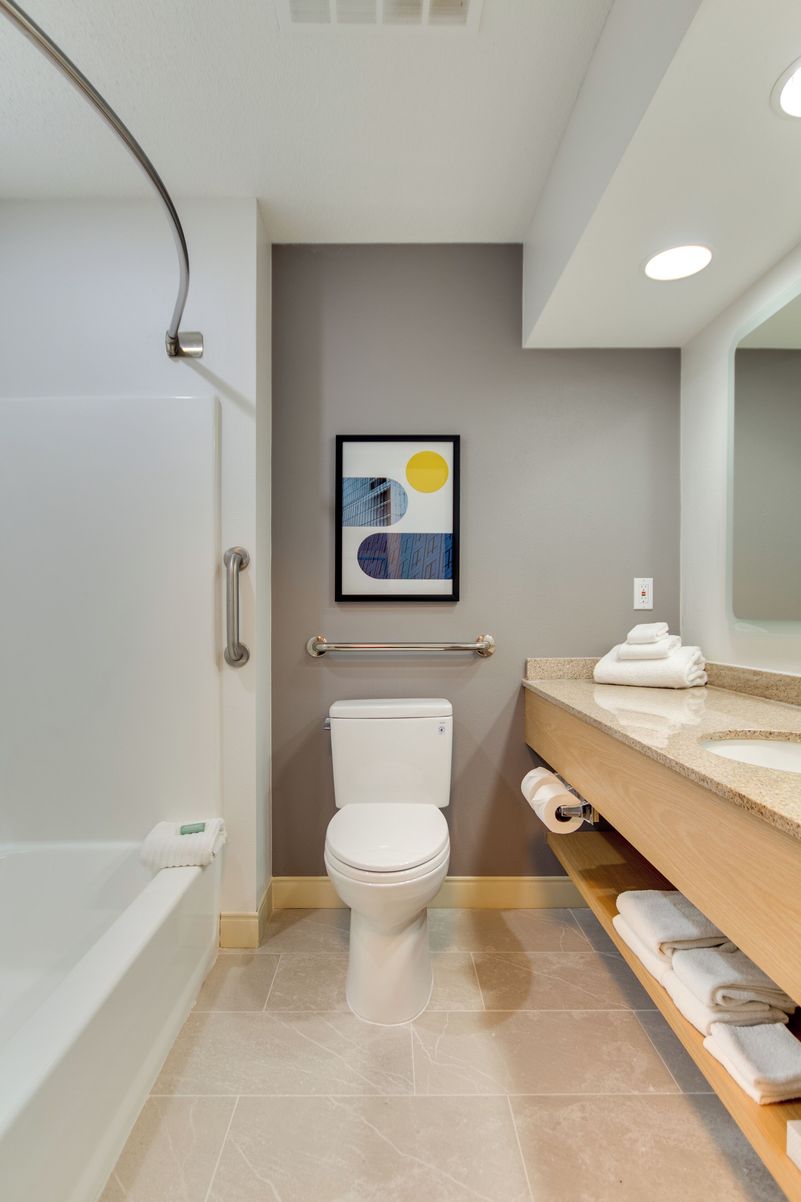 Rom, 2 dobbeltsenger | Bad | Toalettartikler (inkludert), hårføner og håndklær