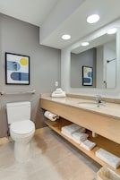 Artículos de tocador gratuitos, secador de pelo, toallas