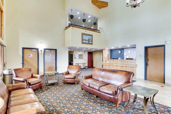 Lobby - The Hotel Bemidji (Bemidji)