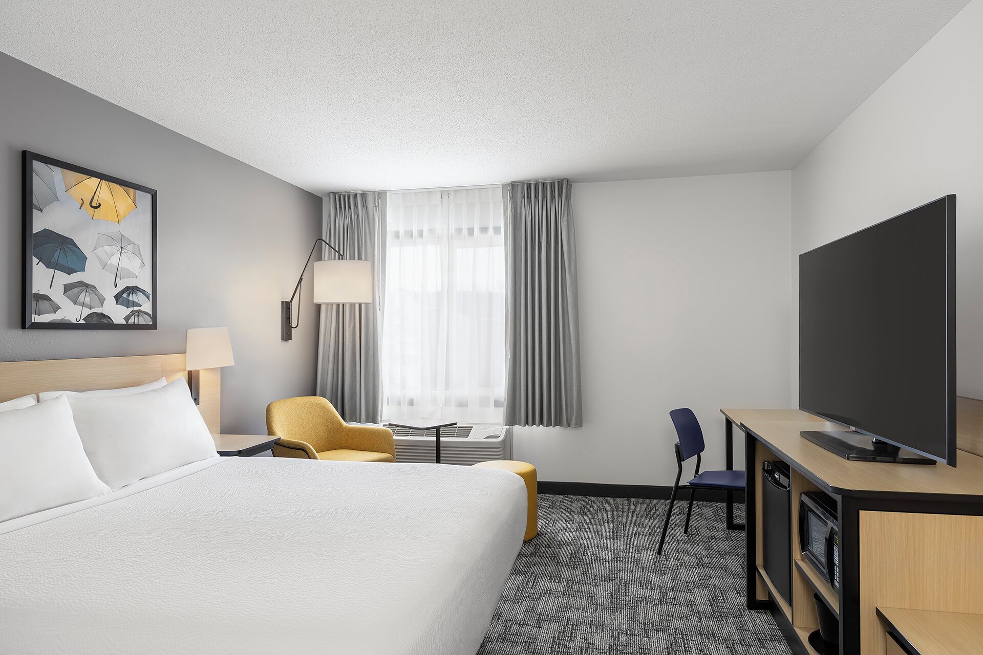 Skrivebord, skrivebord for bærbar PC og blendingsgardiner