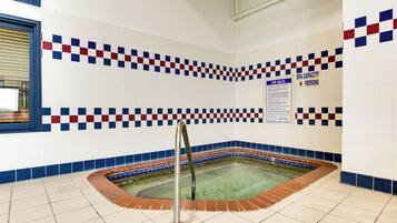 Indoor spa tub