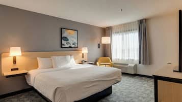 Room, 1 King Bed | Desk, laptop workspace, blackout curtains, iron/ironing board