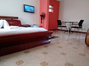 1 bedroom, WiFi, bed sheets - Migingo Suites Entebbe Airport & Lake view Gem (Entebbe)