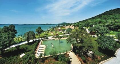 Sanhu Holiday Hotel