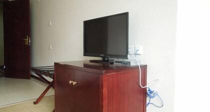 Sanhu Holiday Hotel