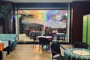 Coffee shop