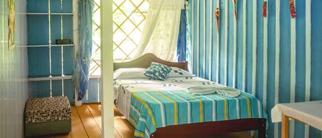 Perushuone, 1 parisänky | Ylelliset vuodevaatteet, ilmainen Wi-Fi, vuodevaatteet