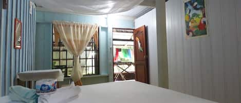 Chambre de base, 1 lit double | 1 chambre, literie de qualité, accÚs au Wi-Fi (inclus), literie fournie