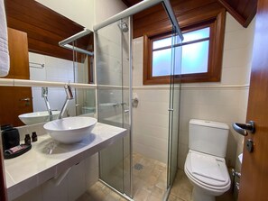 Departamento | Baño | Regadera y toallas