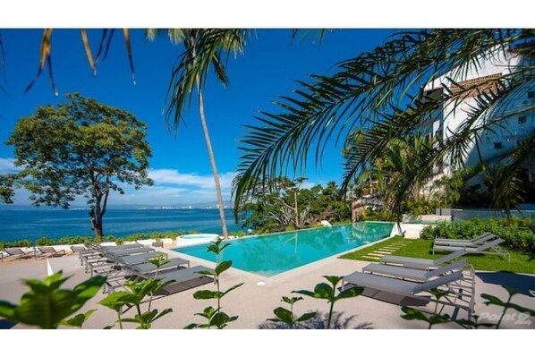 Outdoor pool, an infinity pool - Sayan Tropical 43 New Luxury Oceanfront Condo (Puerto Vallarta)
