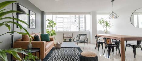 Una Smart TV, un reproductor estéreo