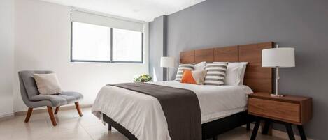 3 chambres, bureau, fer et planche à repasser, lit parapluie