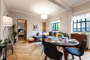 Dining - Restored townhouse apt w/priv rooftop on quiet st (Ciudad de México)
