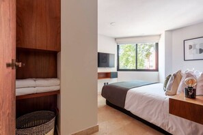 2 bedrooms, desk, iron/ironing board, free WiFi