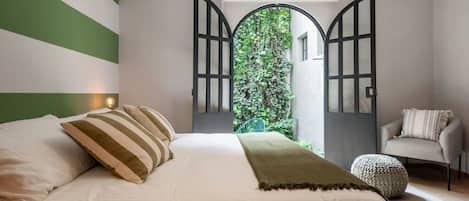 2 bedrooms, desk, iron/ironing board, free WiFi