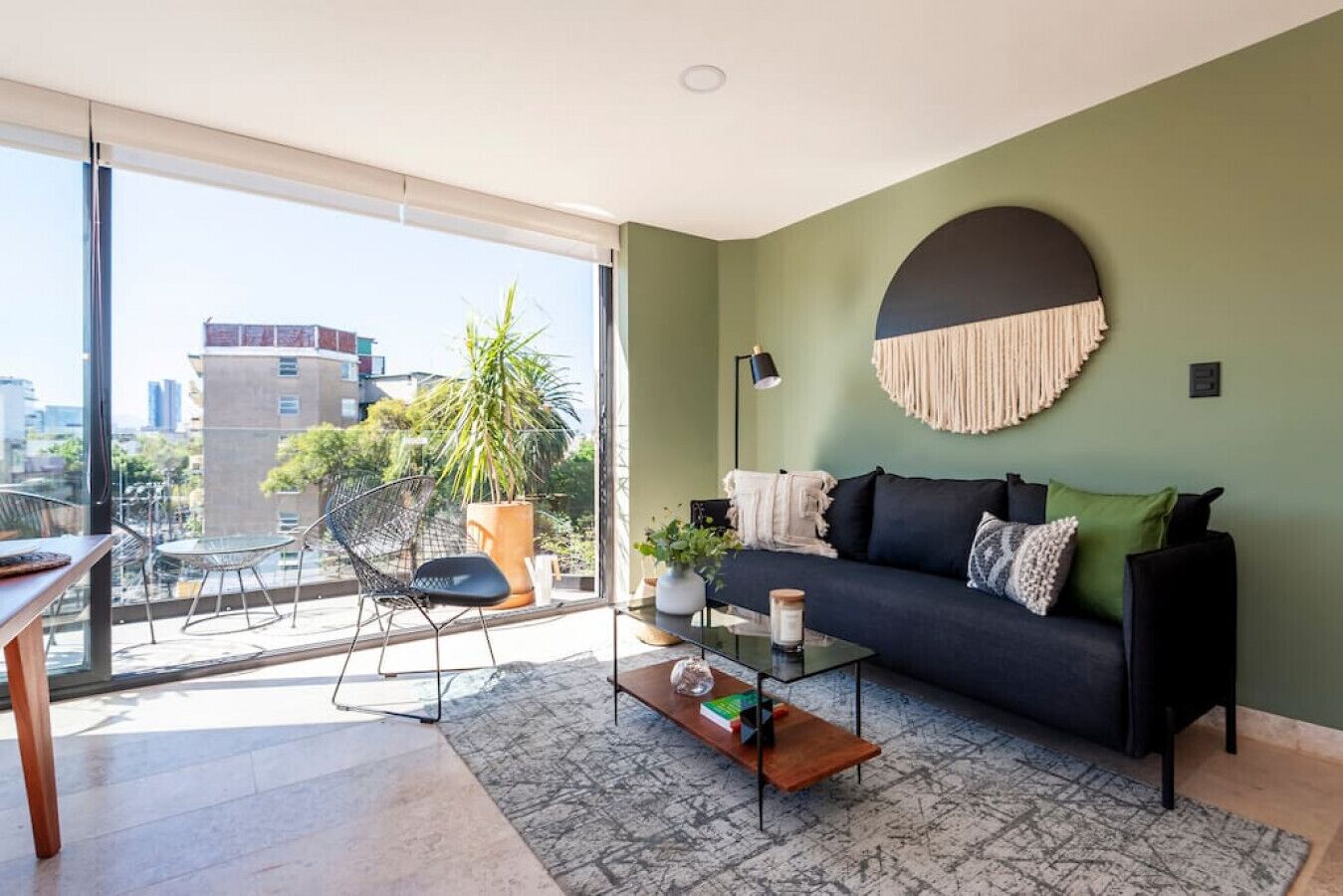 Una Smart TV, un reproductor estéreo