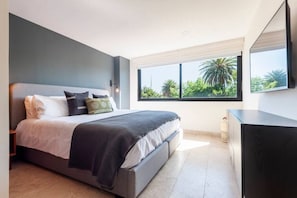 2 habitaciones, escritorio, tabla de planchar con plancha y wifi gratis