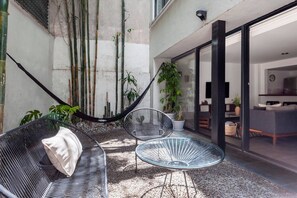 Terrace/patio - Modern, Industrial Apartment with Bamboo Garden and Rooftop Terrace (Ciudad de México)