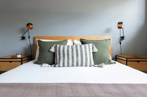 1 bedroom, desk, iron/ironing board, travel cot - Modern, Industrial Apartment with Bamboo Garden and Rooftop Terrace (Ciudad de México)