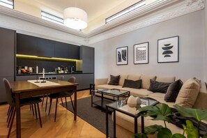 Smart TV, books, stereo