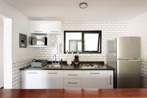 Fridge, microwave, stovetop, coffee/tea maker - Condesa Comfort w/Shared Terrace & Close to Parks (Ciudad de México)