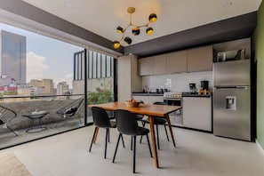 Fridge, microwave, stovetop, coffee/tea maker - NEW! Stylish 1BR near Reforma & the Monument (Ciudad de México)