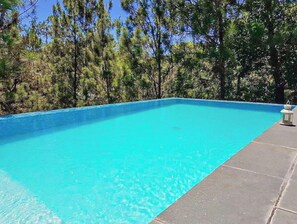 Outdoor pool - the sweet life (Arroyo Frío)
