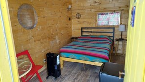 Room - Cabin 2 - 'The Ruess' - Dry Camping Cabin (Escalante)
