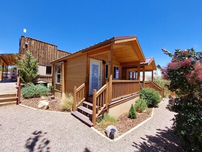 Cabin 4 - Deluxe Cabin with Half Bath
