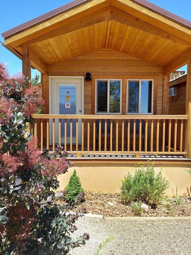 Cabin 4 - Deluxe Cabin with Half Bath