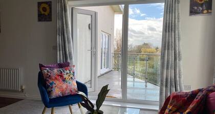 Exclusive Contemporary Apartment with Balcony & Free Parking