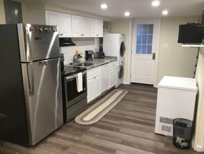 Cozy 1 bedroom suite with jet tub near US capitol!
