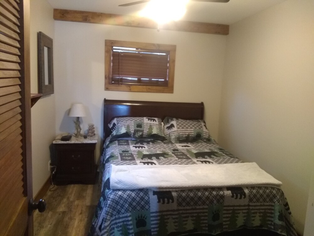 Perfect Family Getaway walking distance to boat dock and Norfork Lake