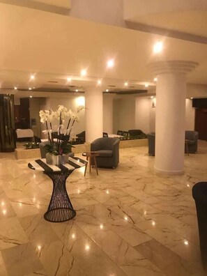 المنشأة من الداخل