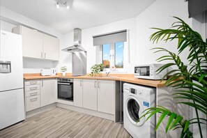 Kjøleskap, mikrobølgeovn, ovn og brødrister