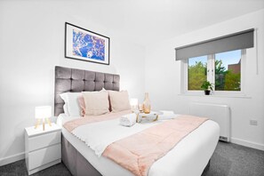 2 chambres, fer et planche à repasser, Wi-Fi gratuit, draps fournis