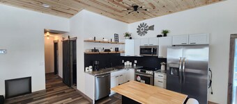 A Farmhouse style lodge, Centrally Located & Family Friendly Unit!