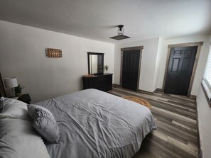 2 bedrooms, iron/ironing board, free WiFi, bed sheets - A Farmhouse style lodge, Centrally Located & Family Friendly Unit! (Gillette)