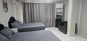 Down duvets, desk, blackout curtains, iron/ironing board - Alicia's Palace (Port of Spain)