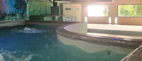 Indoor pool, 2 outdoor pools