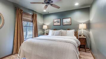 2 多间卧室、办公桌、遮光窗帘、熨斗/熨衣板