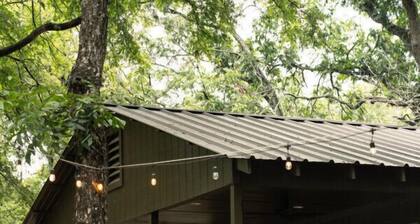 Modern Secluded Cabin with Scenic Country Views