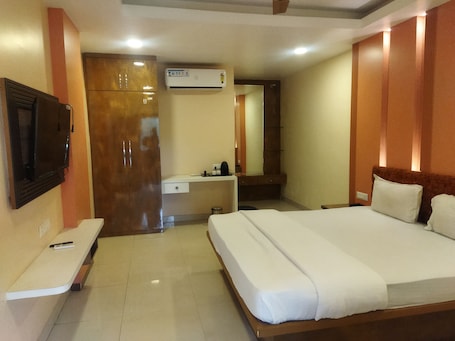 Deluxe Double Room | Free WiFi, bed sheets