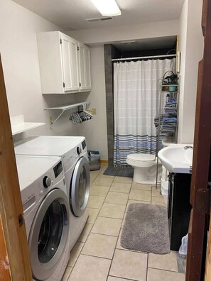 Regadera y secadora de cabello 